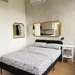 Appartement Stardust Padre Giuliani Milan