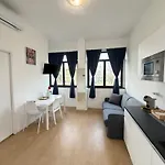 Appartement Stardust Padre Giuliani Milaan